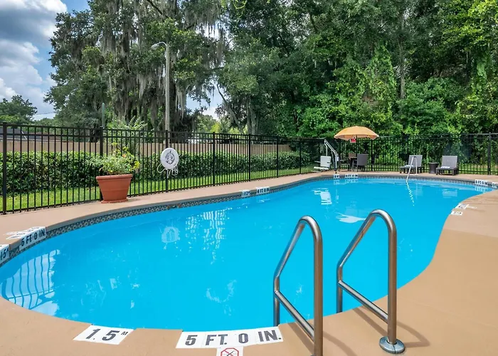 Comfort Inn & Suites Deland - Near University